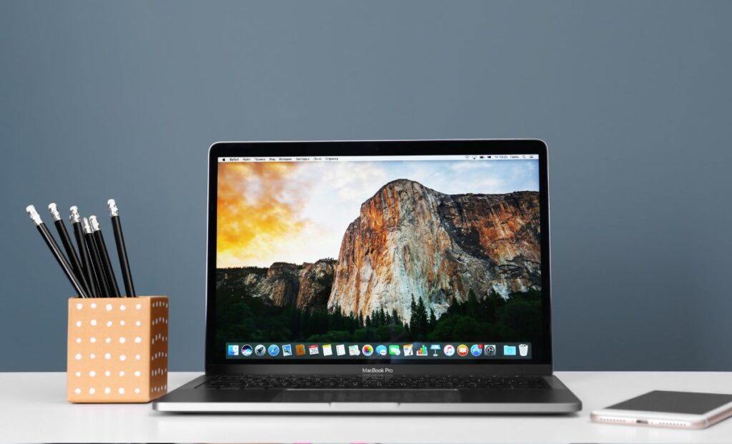 apple macbook dealers in indiranagar -The Role of Operating Systems